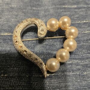 Elegant Silver and Pearl Brooch
